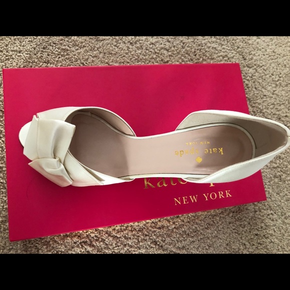 Kate Spade Sala Gold Heel Pumps - NEVER WORN - Size 7.5 - Picture 3 of 7